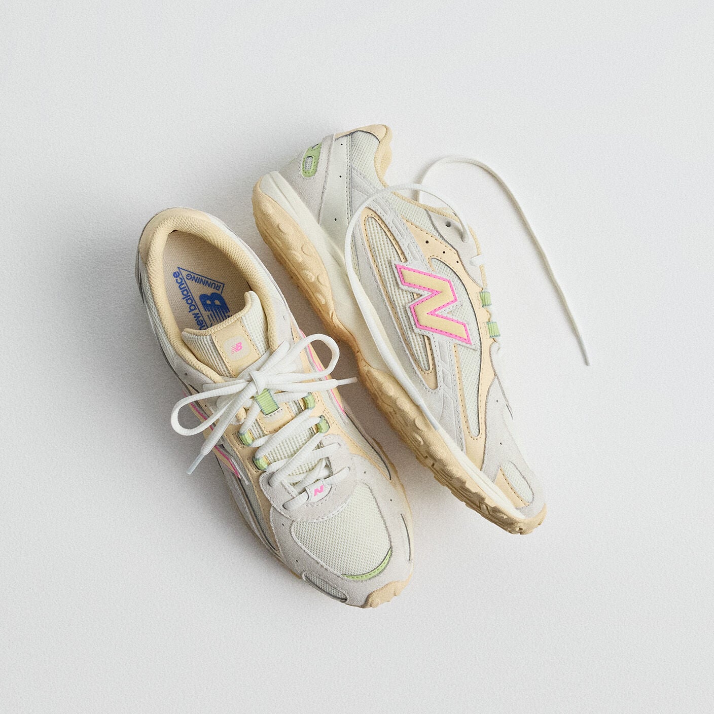 New Balance Unisex 204L Shoes